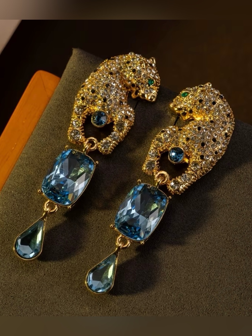 NEW! Vintage Golden Leopard Earrings. Blue Rhinestones 22K Gold Plating. 🐆 A1-56